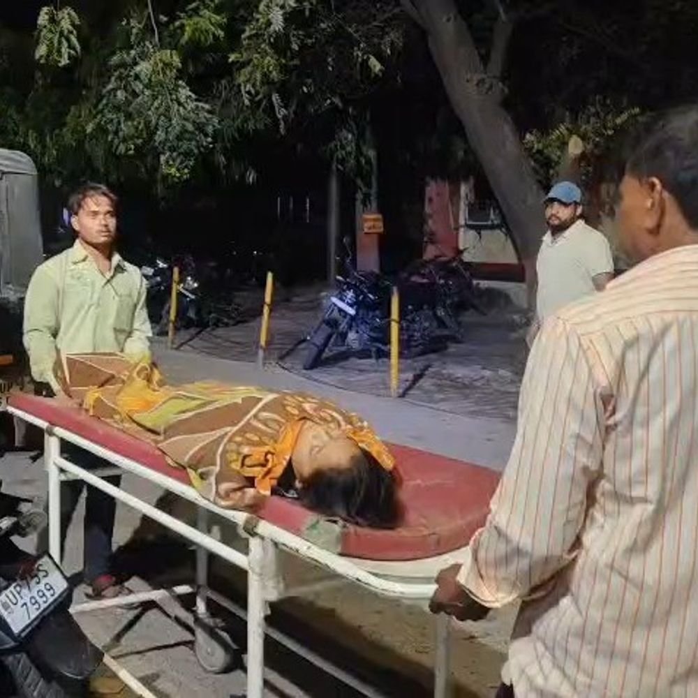 इटावा में निजी अस्पताल में 15 वर्षीय किशोरी की मौत:इलाज में लापरवाही का आरोप, परिजनों ने कार्रवाई की मांग की