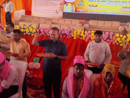 आजमगढ़ में 536 जोड़ों का हुआ सामूहिक विवाह:मुख्यमंत्री सामूहिक विवाह योजना के तहत सामूहिक विवाह में वर वधुओं को दिया गया आशीर्वाद