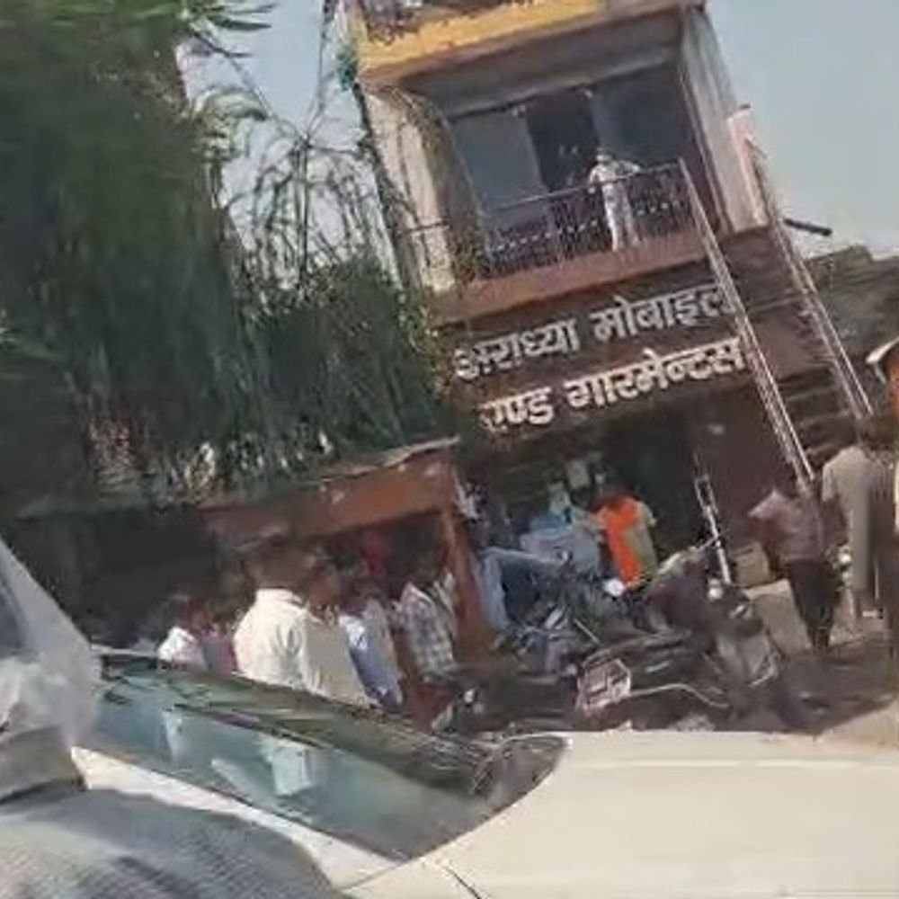 उन्नाव में कपड़ा व्यापारी पर हमला, VIDEO:2 दर्जन से ज्यादा युवकों ने घेरा, लाठी-डंडे लेकर पहुंचे थे