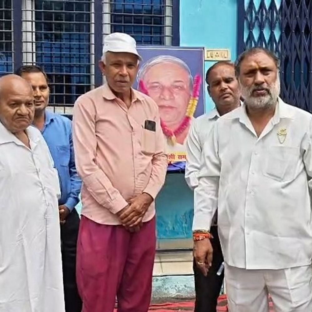 कांशीराम के परिनिर्वाण दिवस पर मुजफ्फरनगर में दी श्रद्धांजलि:बसपा कोषाध्यक्ष बोले- फिर नीली होगी टीवी स्क्रीन, बसपा को कमजोर समझने वालों को 2027 में जवाब देंगे