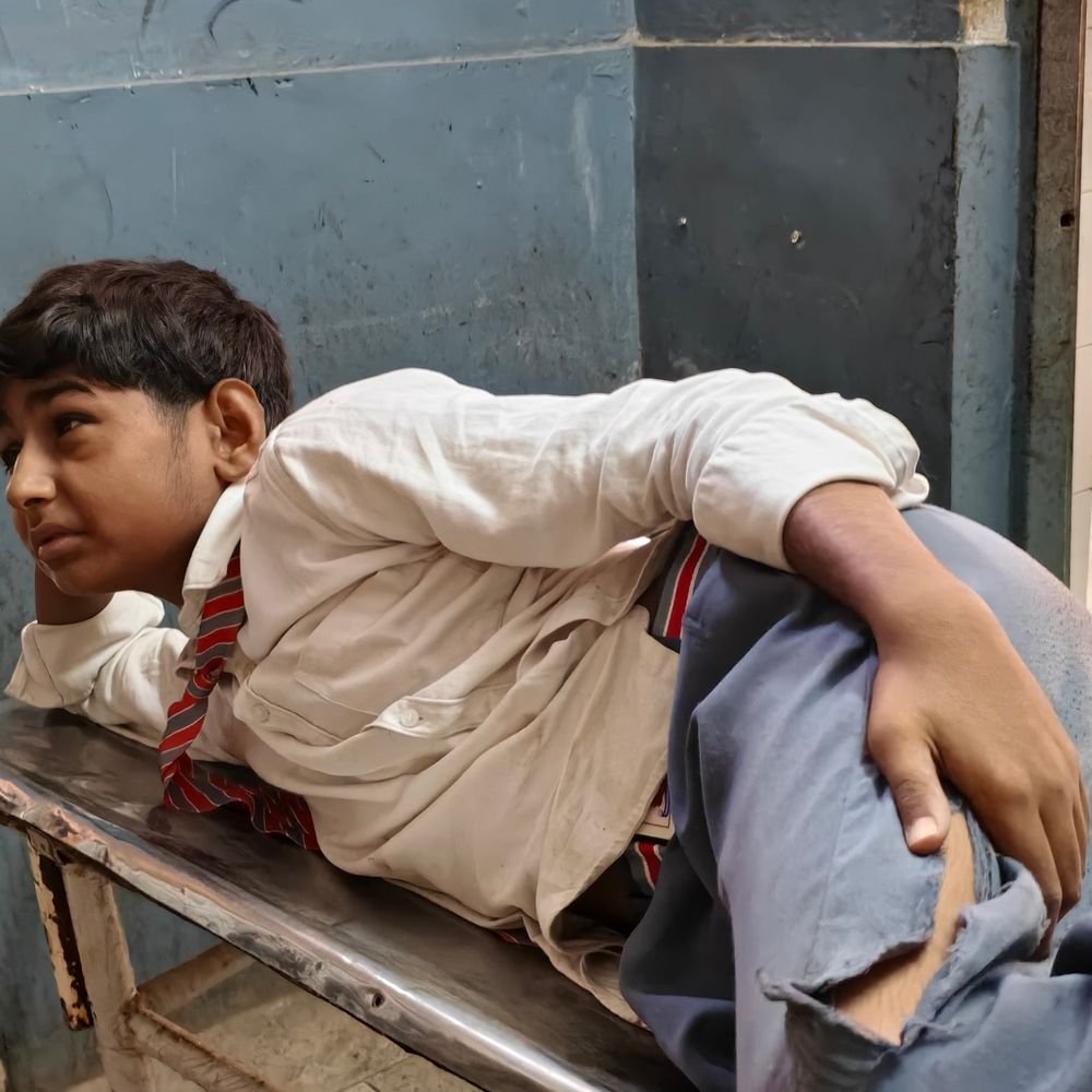 फर्रुखाबाद में सड़क हादसे में किशोरी की मौत:ट्रैक्टर को ओवरटेक करते समय बाइक से टक्कर, एक छात्र घायल; जिला अस्पताल रेफर