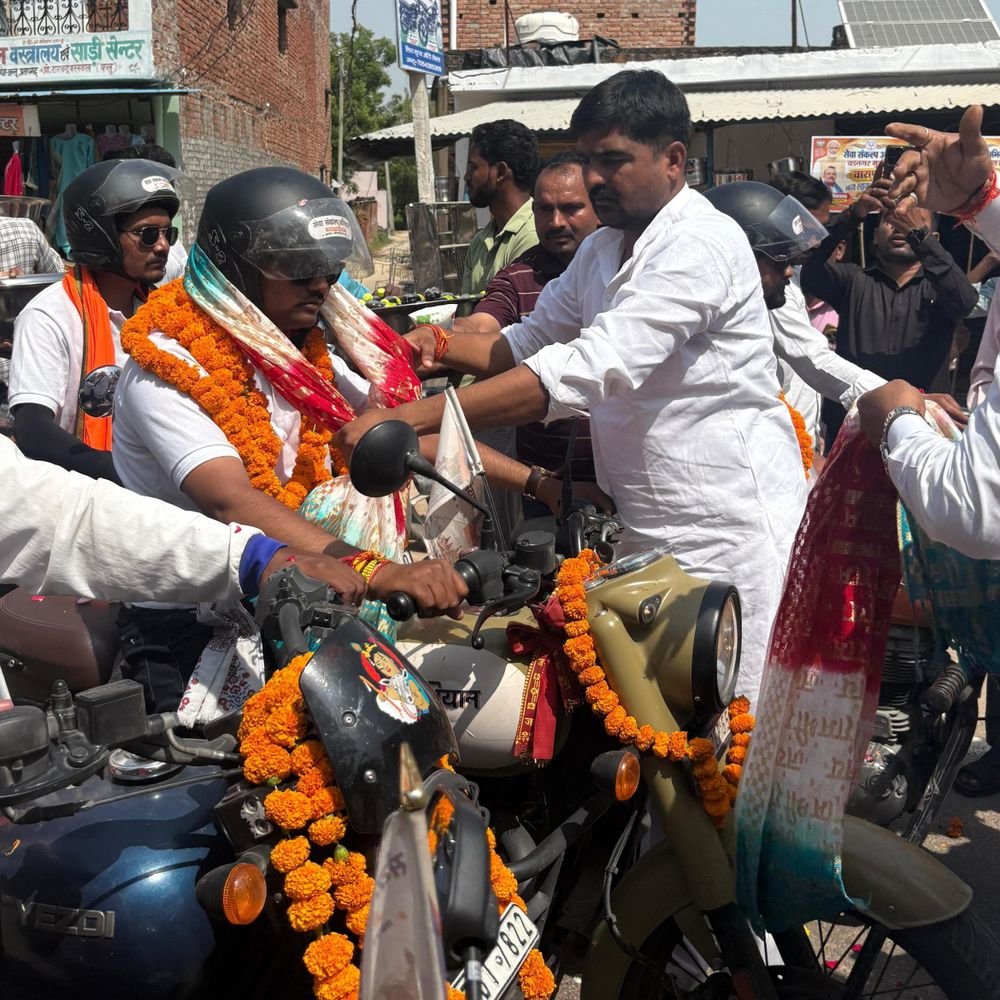 वडनगर से वाराणसी जा रही सेवा संकल्प बाइक-यात्रा प्रतापगढ़ पहुंची:भाजपा कार्यकर्ताओं ने स्वागत कर आपसी संवाद मजबूत करने का दिया संदेश