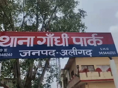 पहले मारपीट-एससी एक्ट की FIR, फिर रकम मांगी:अलीगढ़ में एससीएसटी एक्ट के दुरुपयोग का आरोप, पुलिस ने दर्ज की एफआईआर