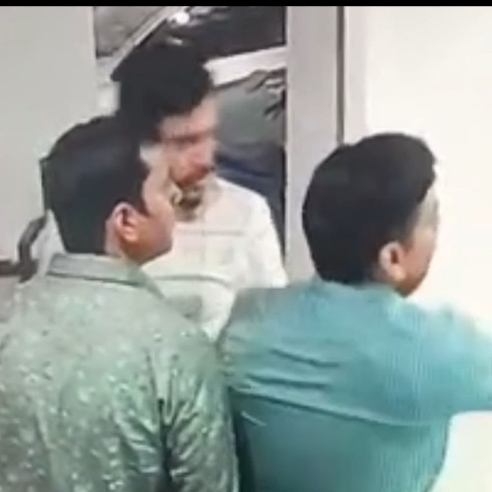 कानपुर में पार्किंग विवाद पर गार्ड से मारपीट:थार सवार लोगों ने गार्ड को पीटा, पिस्टल लहराई; जबरन गाड़ी में बैठाने की कोशिश का आरोप