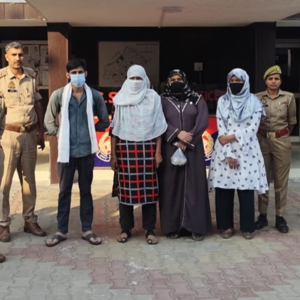 सहारनपुर में दरोगा से बदसलूकी-मोबाइल छीनने की कोशिश:एक परिवार की तीन महिलाओं समेत 4 सदस्य अरेस्ट