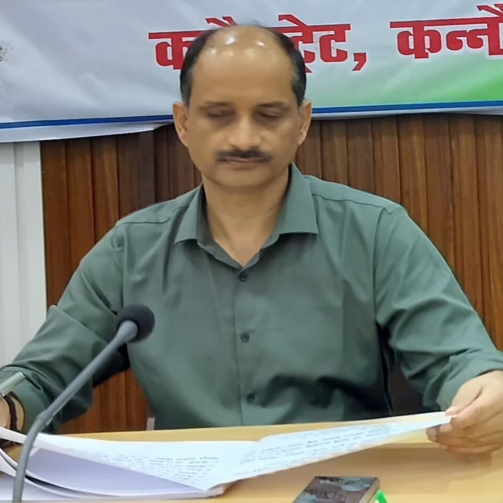 कन्नौज में त्योहारों को लेकर अलर्ट:डीएम ने अफवाहों और आपत्तिजनक पोस्ट पर नजर रखने के दिए निर्देश