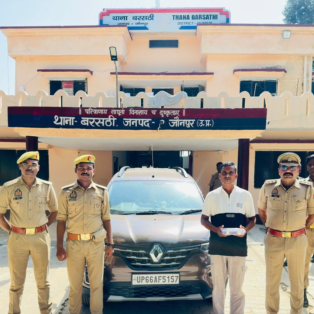 रुपए दोगुने करने का झांसा देकर ठगी करने वाला गिरफ्तार:जौनपुर में RBI के लोगो और विस्फोटक जैसे पदार्थ से लोगों को डराता था