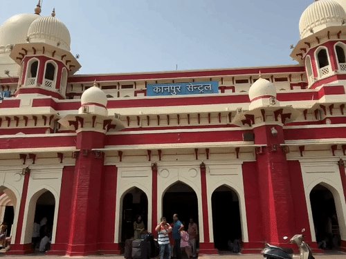 त्योहार पर कानपुर से गुजरेंगी 4 विशेष ट्रेनें:दिल्ली,बिहार और मुंबई जाने वाले यात्रियों को राहत,जानें टाइमिंग और किन स्टेशनों में रहेगा स्टापेज