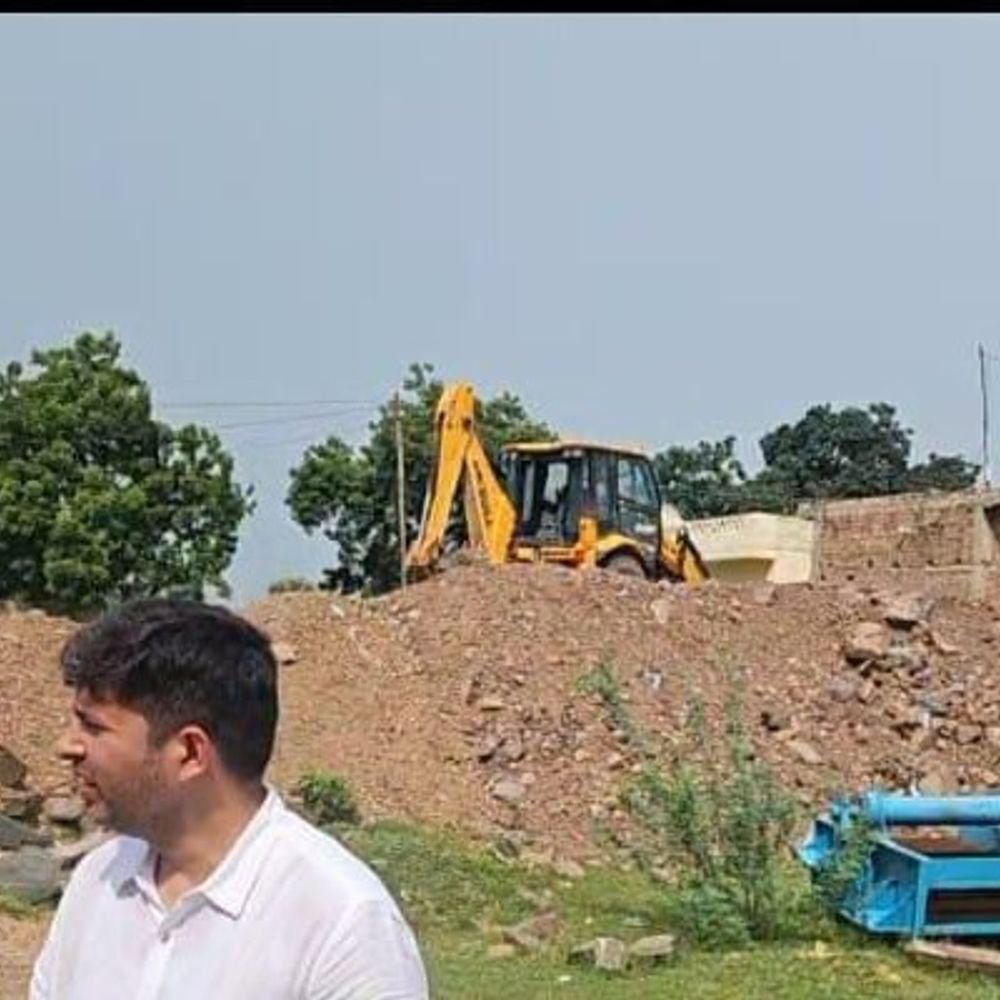 चित्रकूट में 4 क्रेशर पर 84 लाख की पेनल्टी:14 वाहनों पर भी लगाया 5 लाख जुर्माना, डीएम के निर्देश पर चला अभियान