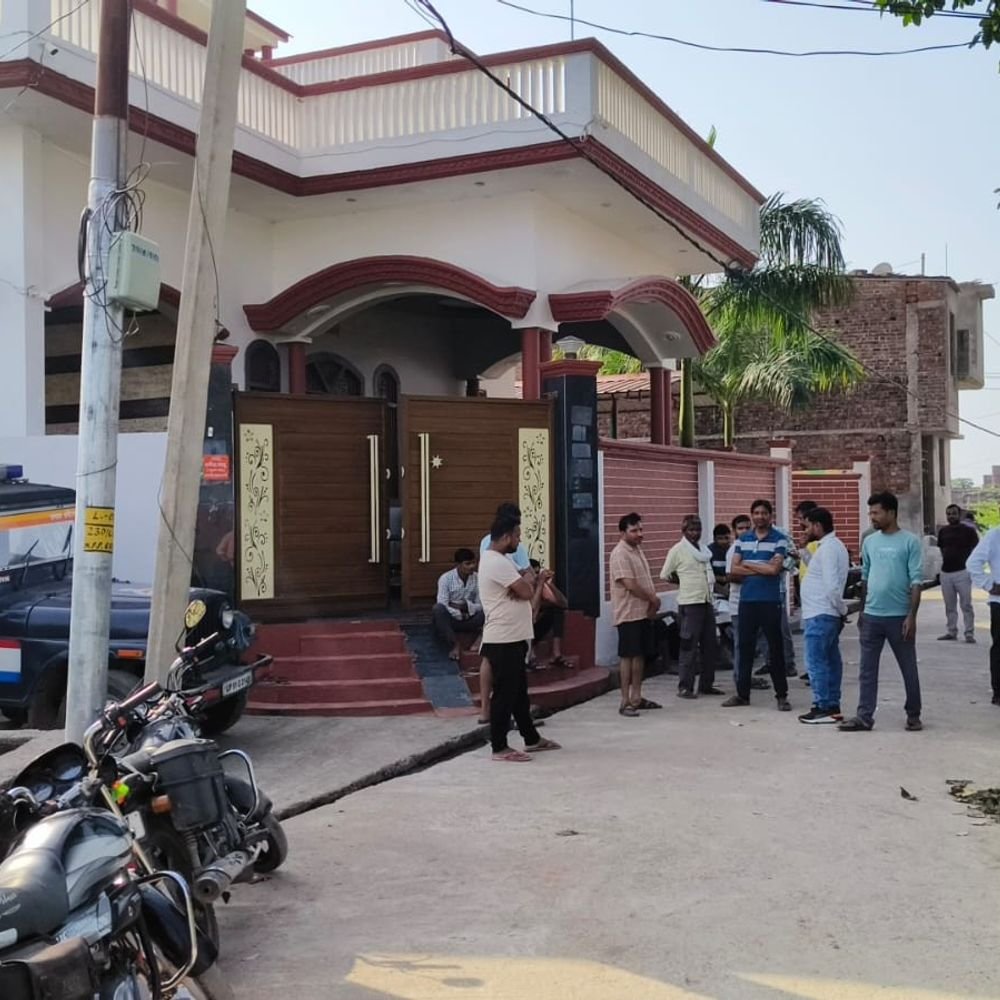 हमीरपुर के राठ में युवक ने फांसी लगाकर जान दी:पत्नी को वापस बुलाने की कोशिश कर रहा था, मां ने उकसाने का लगाया आरोप