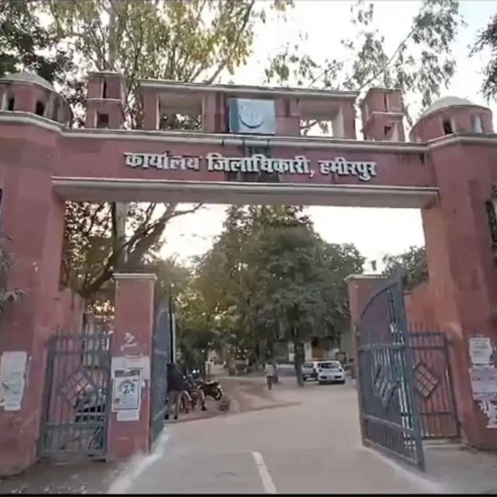 हमीरपुर में स्नातक चुनाव के मतदान पर स्कूल बंद:कक्षा 1 से 12 तक के सभी सरकारी और निजी स्कूल शुक्रवार को बंद रहेंगे