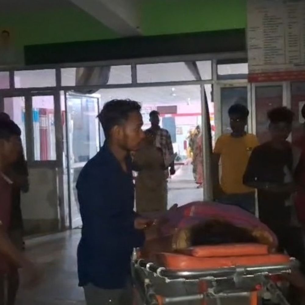 भतीजी से छेड़छाड़ की शिकायत पर चाची को गोली मारी:चाचा गंभीर, आरोपी ने खुद को भी मारी गोली, इलाज के दौरान तोड़ा दम