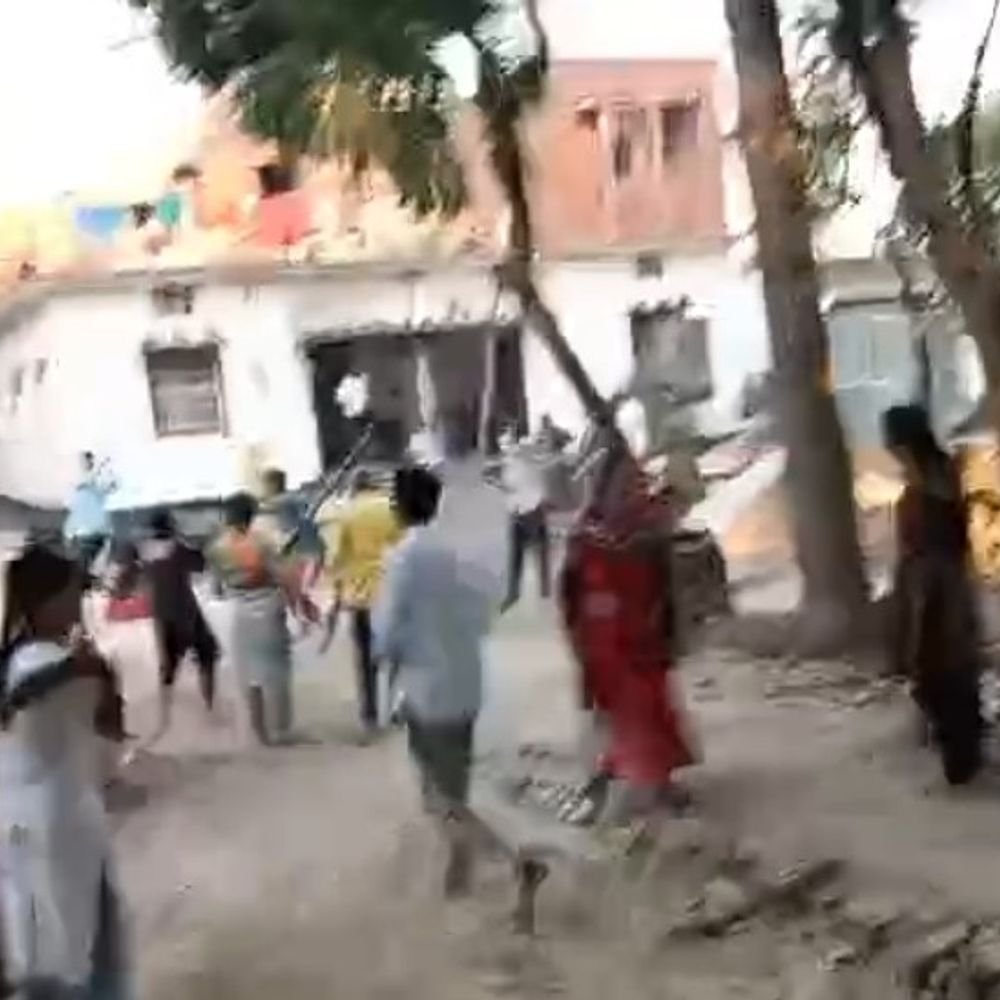 देवरिया में फब्तियों का विरोध करने पर युवतियों को पीटा:लड़कियों समेत 5 घायल, 3 पर दर्ज हुआ छेड़खानी और मारपीट का मुकदमा