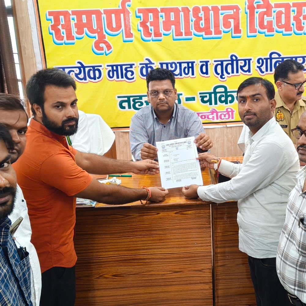 8 सूत्रीय मांगों को लेकर लेखपालों ने किया प्रदर्शन:चंदौली की चकिया तहसील में संसाधनों की कमी, पदोन्नति और वेतन विसंगति का मुद्दा उठाया