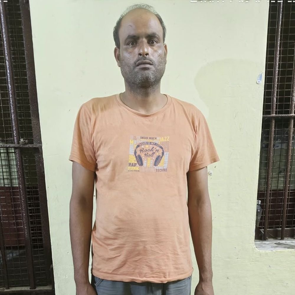 50 हजार इनामी गौ तस्कर महफूज बिहार से गिरफ्तार:प्रयागराज में गौ तस्करी और अवैध असलहा केस में STF ने नालंदा से पकड़ा