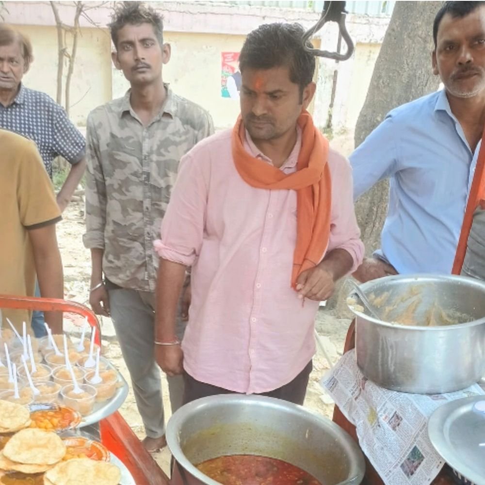 किदवई नगर में भोजन वितरण:श्री श्याम जी सेवा समिति ने लगाई 629वीं रसोई, जरूरतमंदों को कराया भोजन