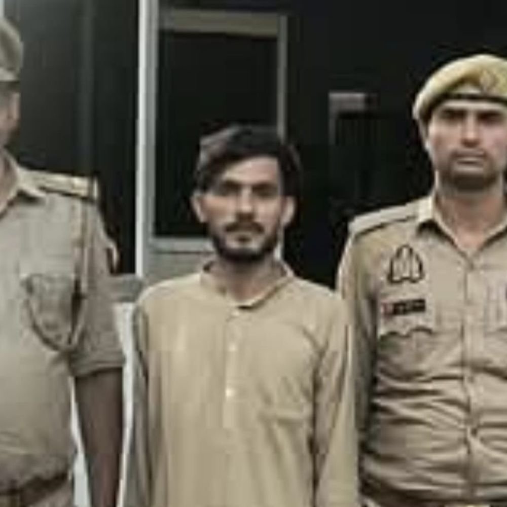 मुंबई में छिपा बैठा था 25 हजार का इनामी गैंगस्टर:अलीगढ़ से फरार होकर बांद्रा ईस्ट में बना रखा था ठिकाना, क्वार्सी पुलिस ने दबोचा