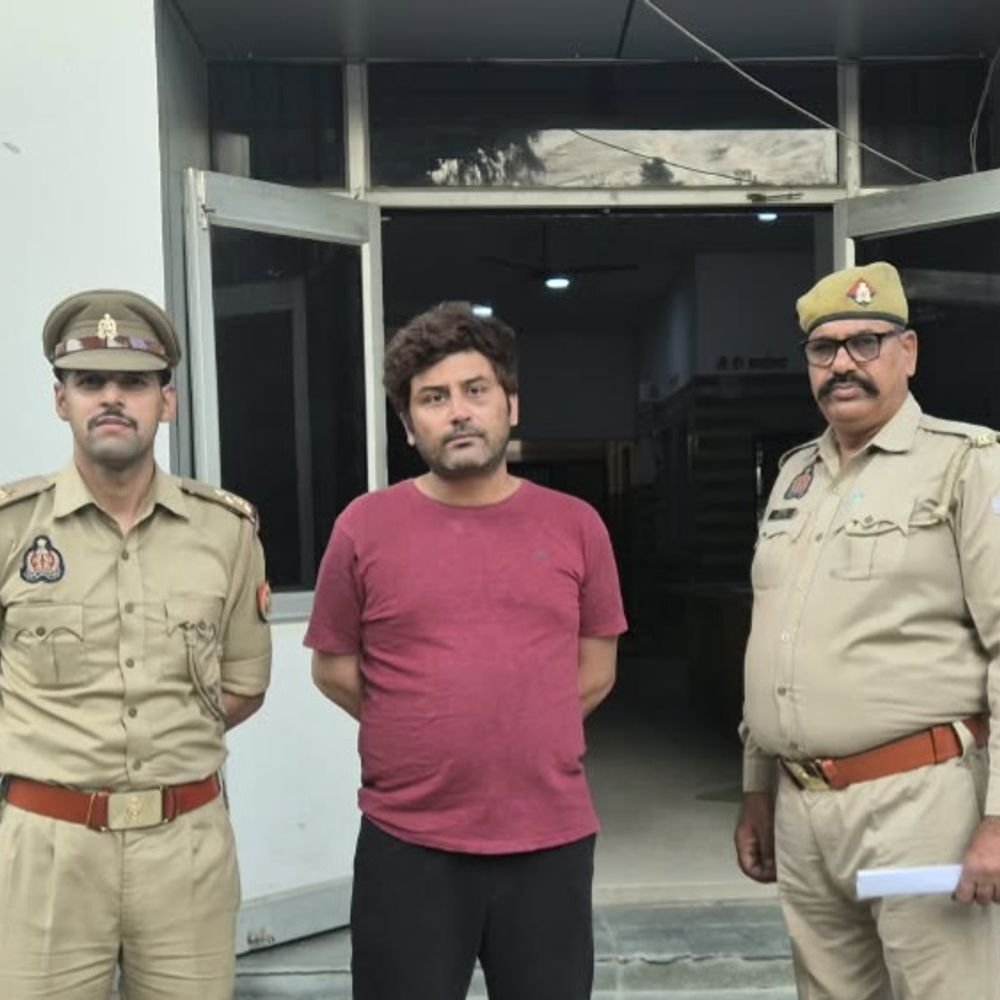 एनसीआर में हनीट्रैप गैंग चलाने वाला गिरफ्तार:अलीगढ़ से मां के साथ मिलकर युवतियों को फंसाने का आरोप, खुद को रियल एस्टेट कारोबारी बताकर शादी का झांसा देता था