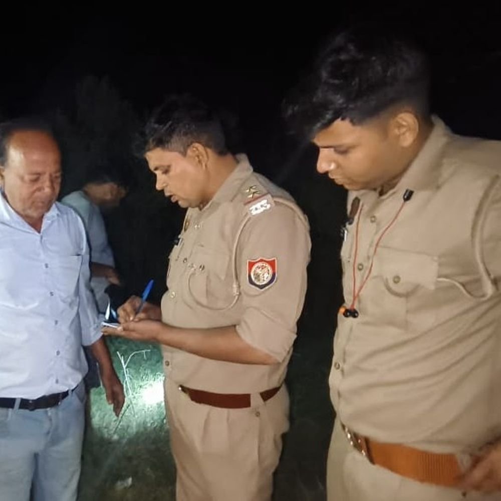 फर्रुखाबाद में सर्राफा व्यापारी को डंडे से पीटा:सोने की चेन और 6 हजार रुपए लूटने का आरोप, दुकान बंद कर बाइक से घर लौट रहे थे व्यापारी