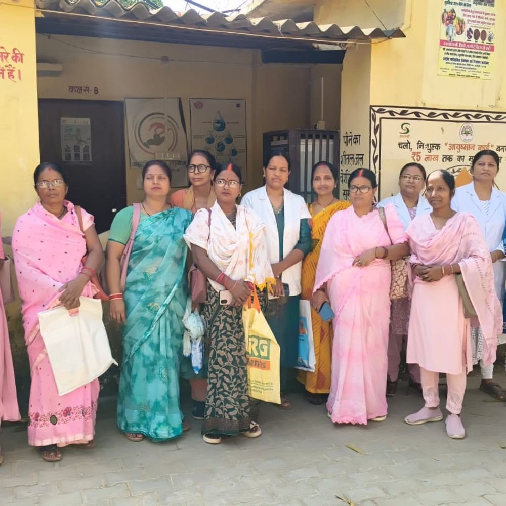 सोनभद्र में 'टीका मित्र' एलईडी वैन और ई-रिक्शा रवाना:84 गांवों में चलेगा जागरूकता अभियान, शून्य खुराक वाले बच्चों की होगी पहचान