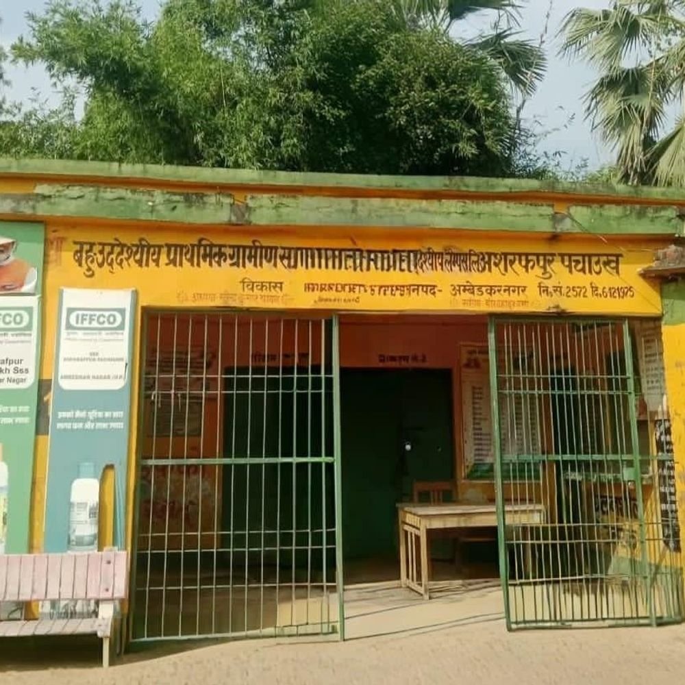 सहकारी समितियों पर ताले, किसानों को नहीं मिल रही खाद:रबी की बुवाई प्रभावित, धान खरीद पर भी असर की आशंका