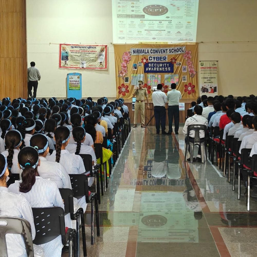 बुलंदशहर में साइबर सुरक्षा अभियान:पुलिस ने छात्रों को बताए साइबर ठगी से बचाव के तरीके
