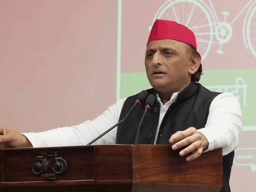 अखिलेश बोले- अभी PM नहीं बनना, यूपी तक रहने दो:'जनता बीजेपियन इमरजेंसी से गुजर रही', सरकार बनी तो लोकतंत्र सेनानियों को ₹51 हजार पेंशन देंगे