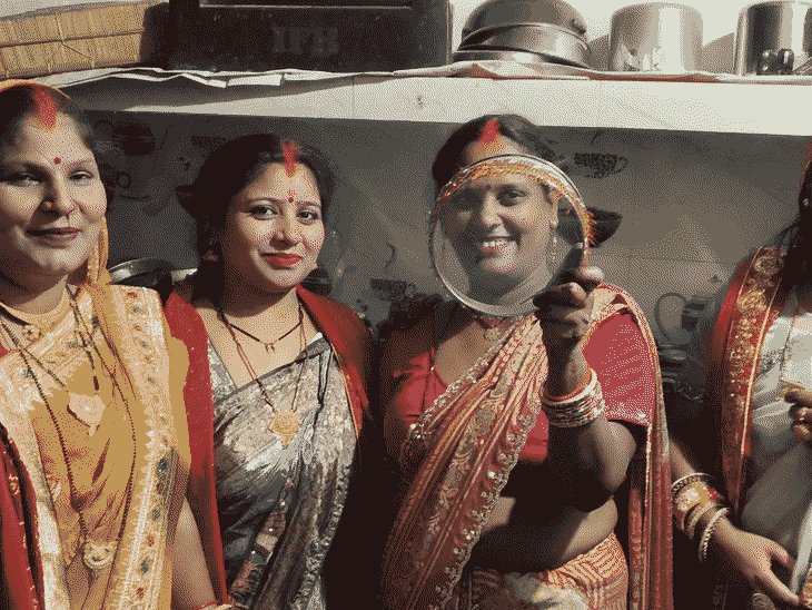 गोरखपुर में करवा चौथ का पर्व:महिलाओं ने सुनी करवा चौथ कथा, अर्घ्य देकर पूरा किया निर्जला व्रत