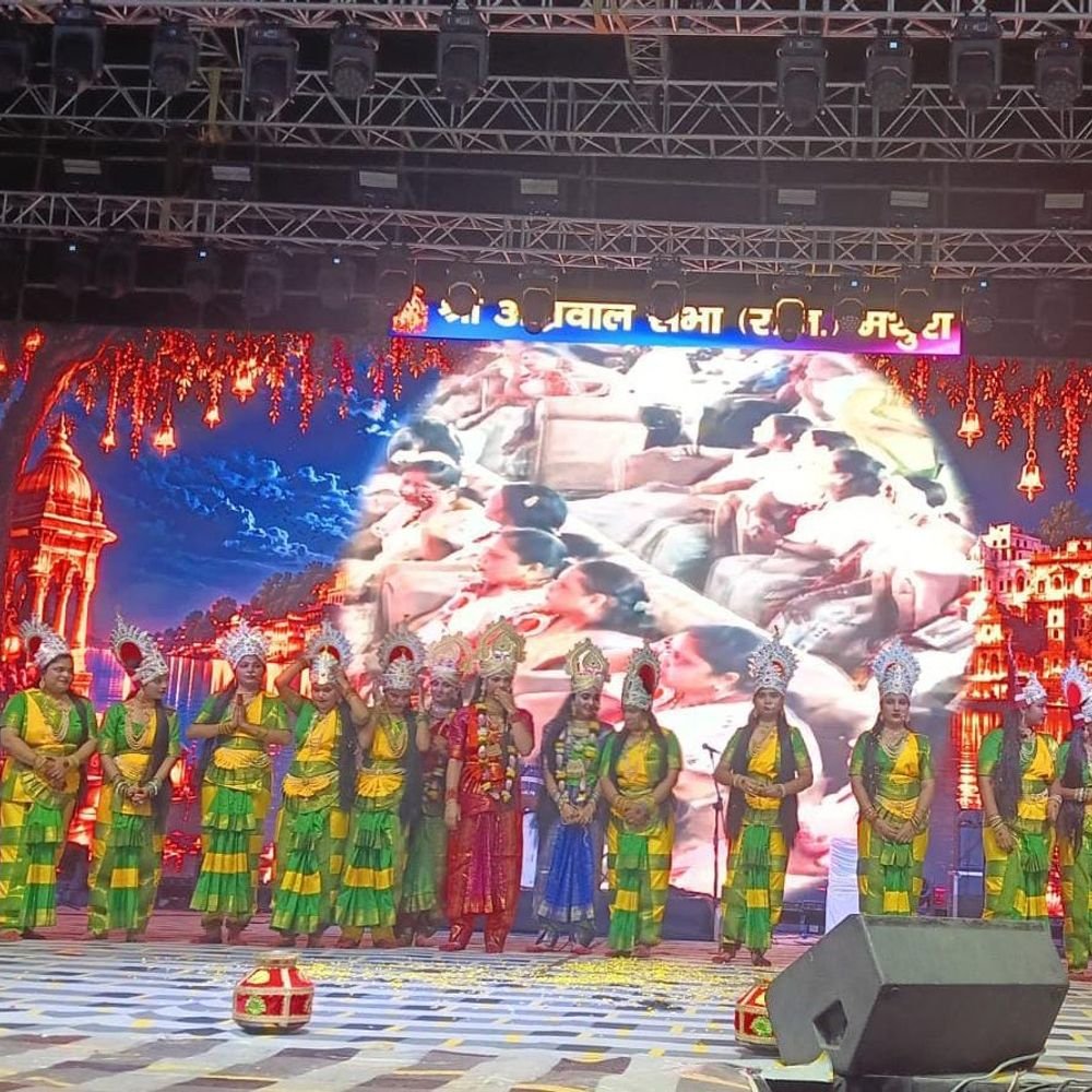 मथुरा में अग्रसेन मेला का दूसरा दिन:महिलाओं ने झलकारी बाई के साहस की कहानी दिखाई, स्वर्ण वर्ग की पुकार नाटक ने खींचा ध्यान
