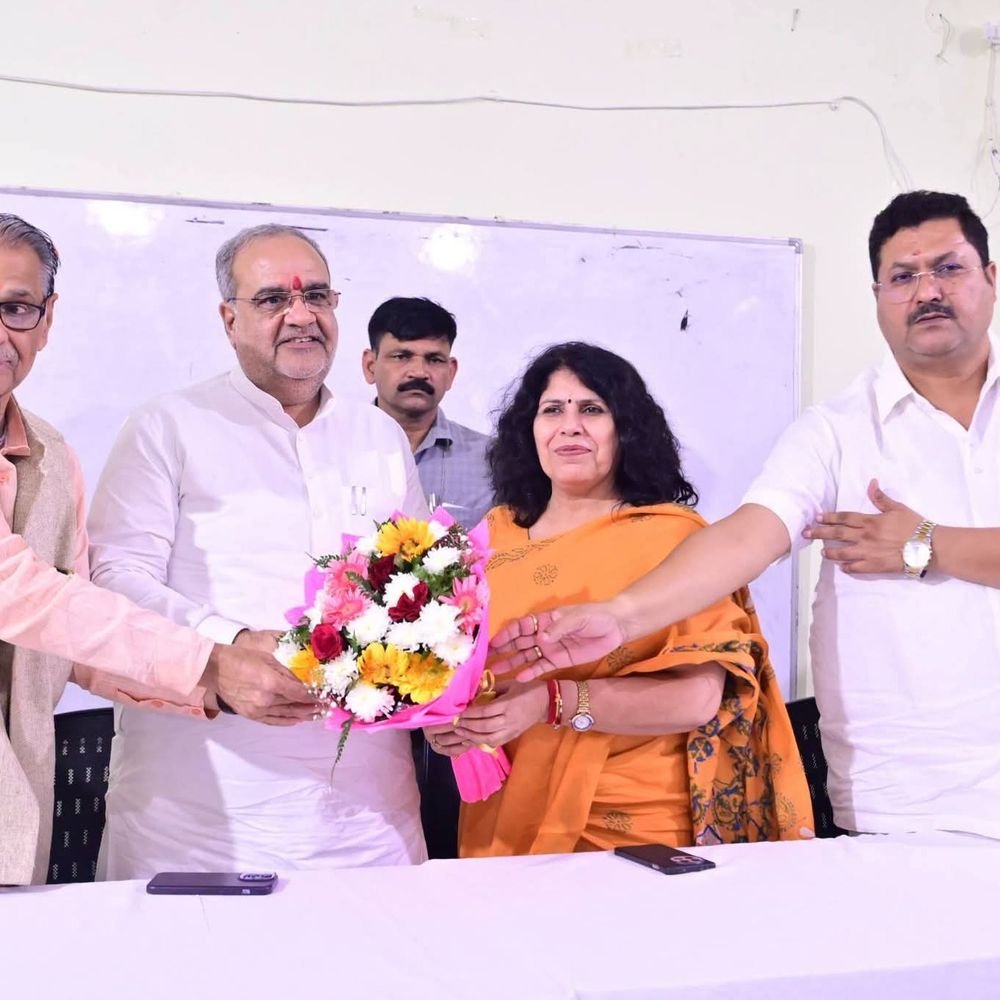 कैबिनेट मंत्री भूपेंद्र चौधरी ने बिजनौर में शिक्षकों से मुलाकात:MLC चुनाव में भाजपा प्रत्याशी डॉ. हरि सिंह ढिल्लो के लिए मांगे वोट