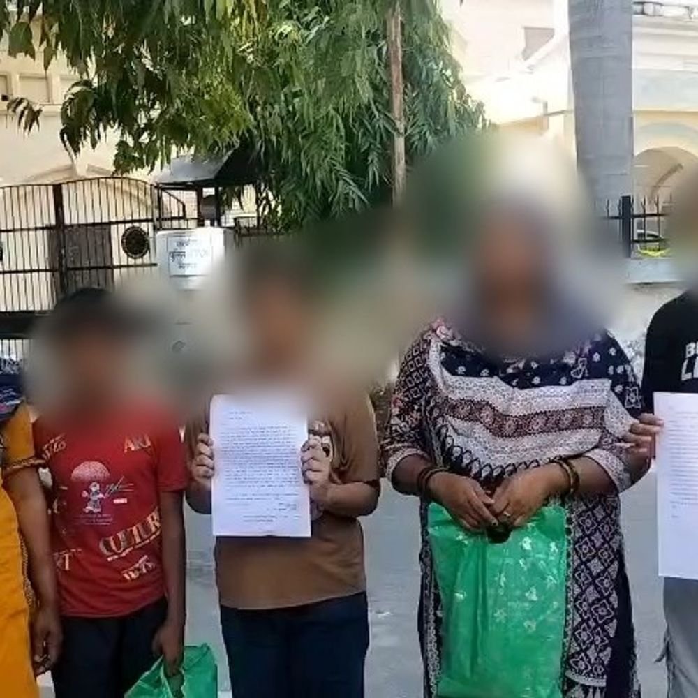 नाबालिग से छेड़छाड़ के विरोध में घर में घुसकर पीटा:मैनपुरी में कपड़े फाड़कर जान से मारने की धमकी दी, मां ने एसपी से कार्रवाई मांगी