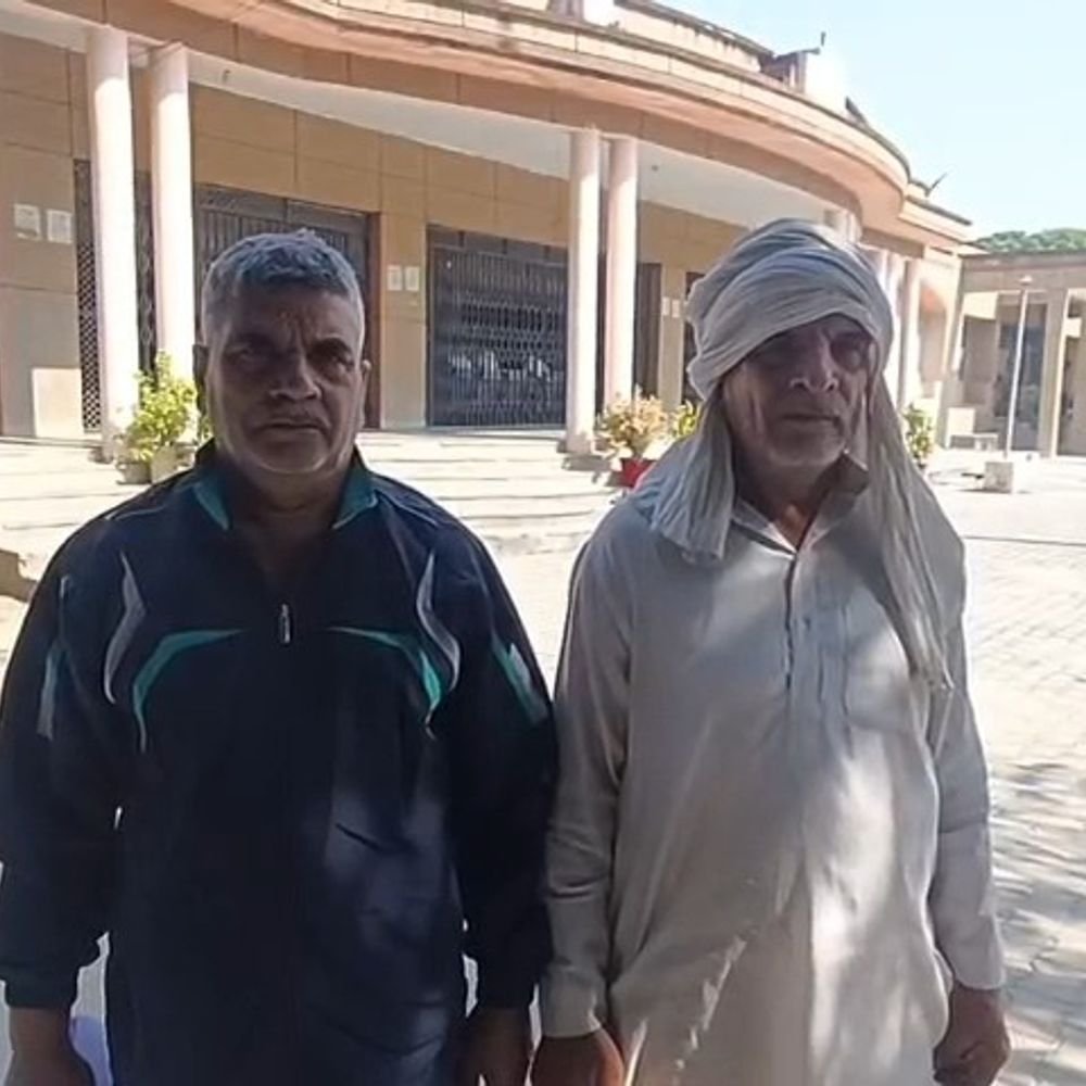 बागपत में सरकारी चकरोड पर फिर कब्जा:किसान ने DM से रास्ता खुलवाने की गुहार लगाई, खेती के काम में परेशानी