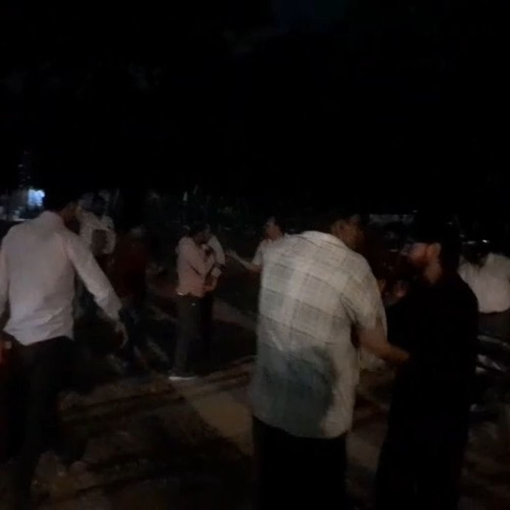 मथुरा में ब्रजरज उत्सव में पार्किंग संचालकों में मारपीट:2 पक्षों में चले लात-घूंसे और डंडे, वर्चस्व को लेकर भिड़े