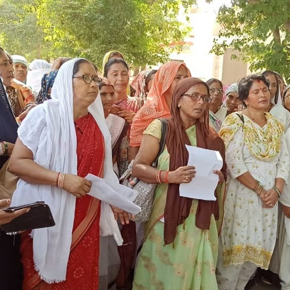 आशा कार्यकर्ताओं का प्रदर्शन:मानदेय बढ़ाने समेत 12 मांगों पर सौंपा ज्ञापन, कार्य बहिष्कार की चेतावनी
