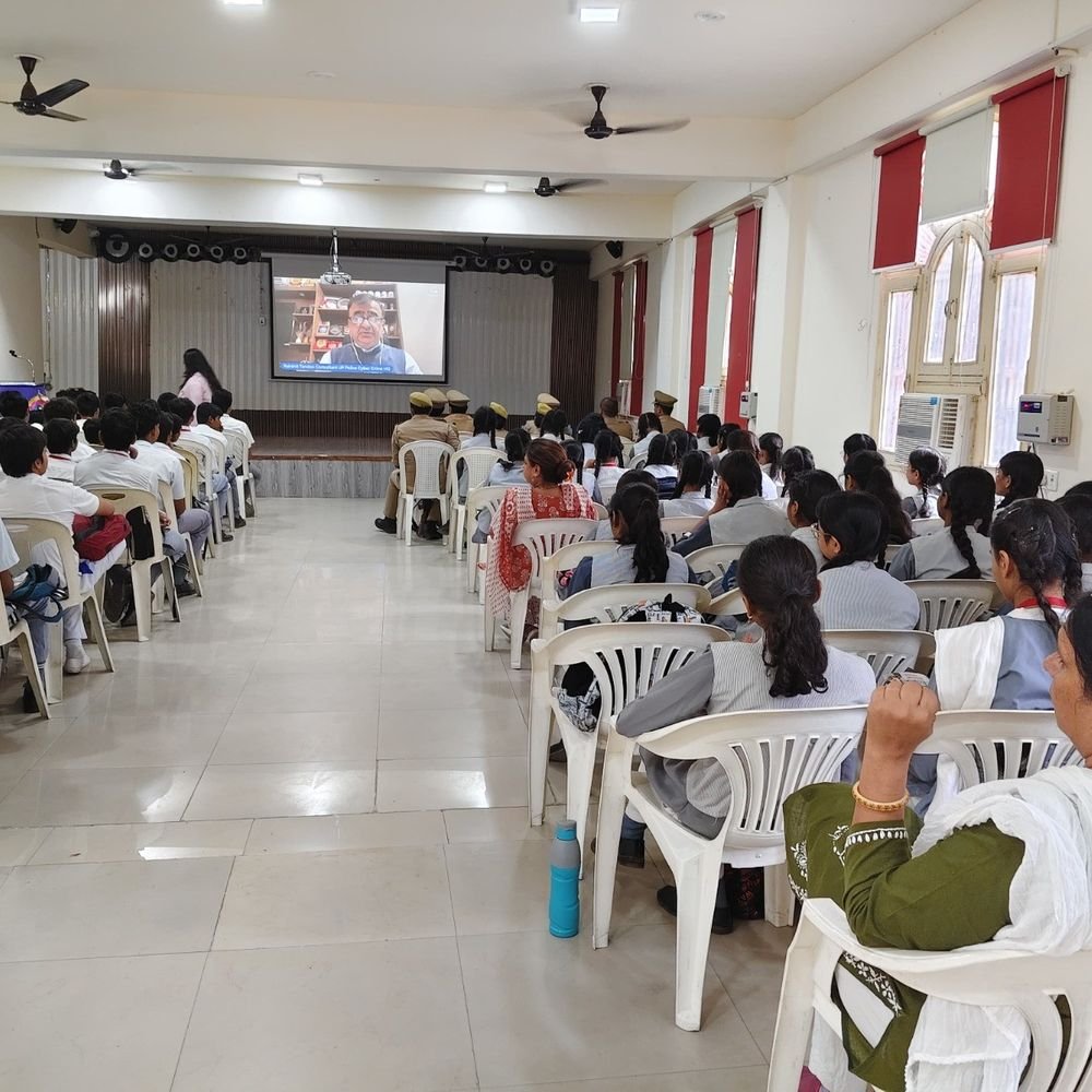 कानपुर पुलिस का साइबर जागरूकता अभियान:109 स्कूलों के विद्यार्थियों को सिखाए, ऑनलाइन धोखाधड़ी से बचाव के तरीके