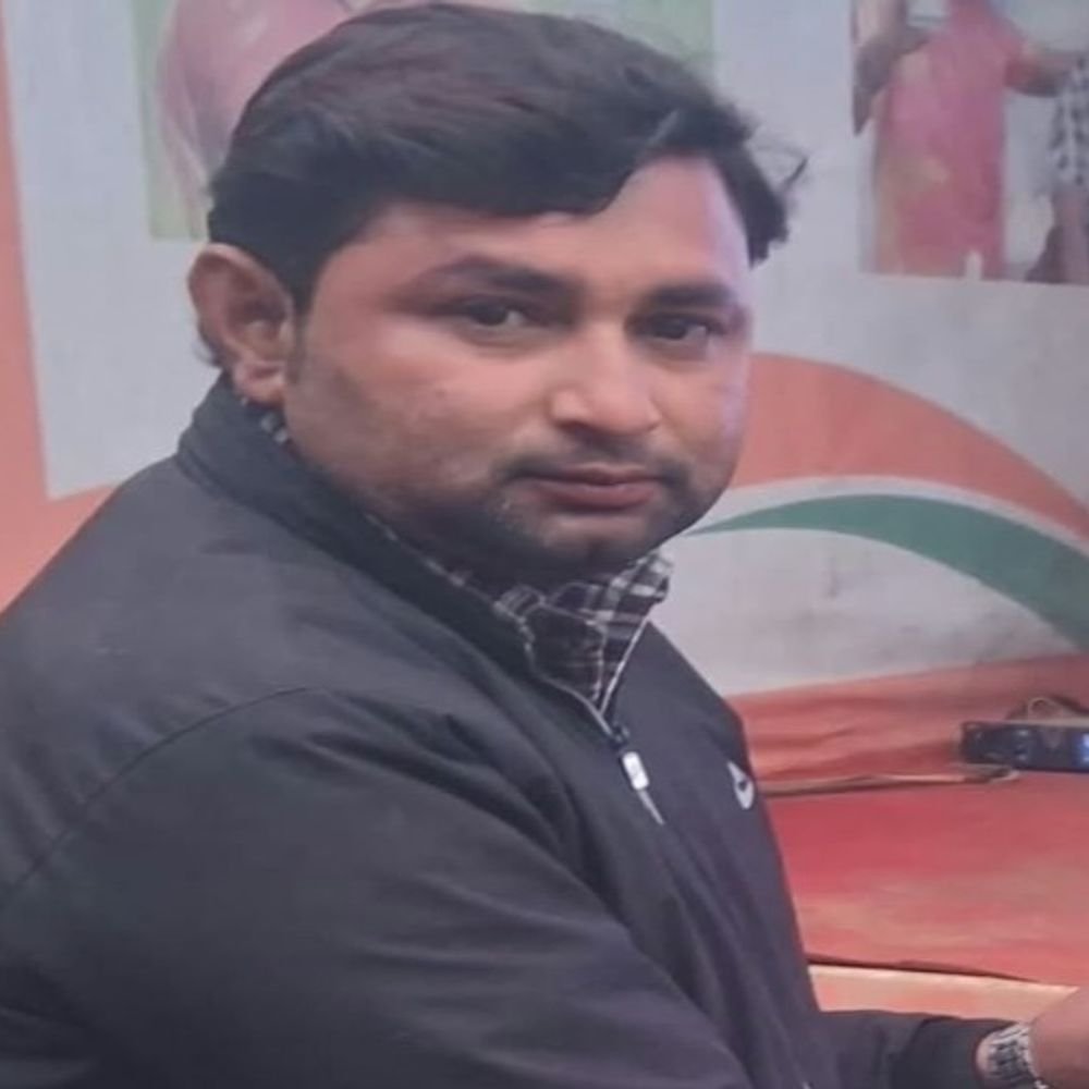 शाहजहांपुर में रोड पर मिला प्रधान का लहूलुहान शव:बाइक से देर रात घर लौट रहे थे, एक्सीडेंट की आशंका