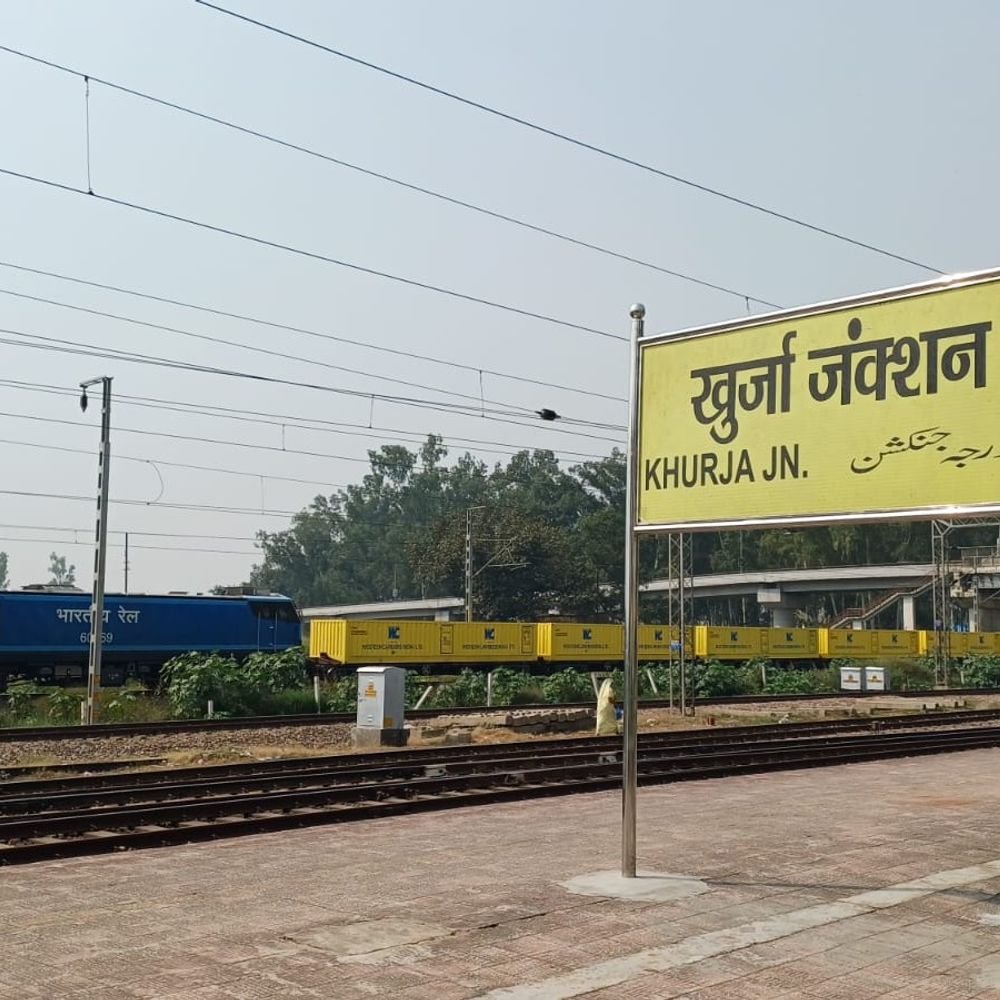दिल्ली में विपक्ष के प्रदर्शन के कारण 12 ट्रेनें रद्द:लोकल और मेमू ट्रेनें प्रभावित, यात्रियों को होगी परेशानी