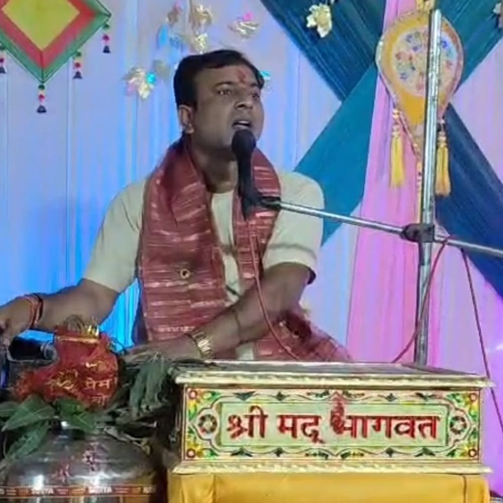 अमरोहा में श्रीमद् भागवत कथा:कथावाचक बोले- भगवान विष्णु के प्रति भक्त प्रहलाद की अटूट आस्था