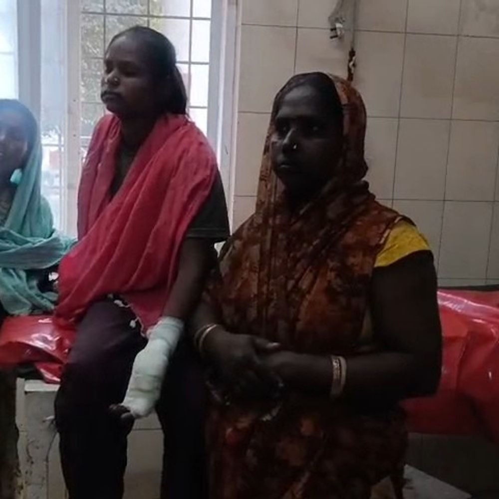 प्लास्टिक गोदाम में काम करते समय युवती का कटा हाथ:उन्नाव में प्लास्टिक काटते समय मशीन की चपेट में आई युवती, हालत गंभीर