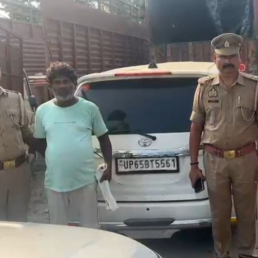 पुलिस को कुचलने की कोशिश करने वाला आरोपी गोतस्कर गिरफ्तार:चंदौली में इनोवा से 6 कुंतल गौमांस बरामद, बिहार से वाराणसी जा रहा था गौमांस