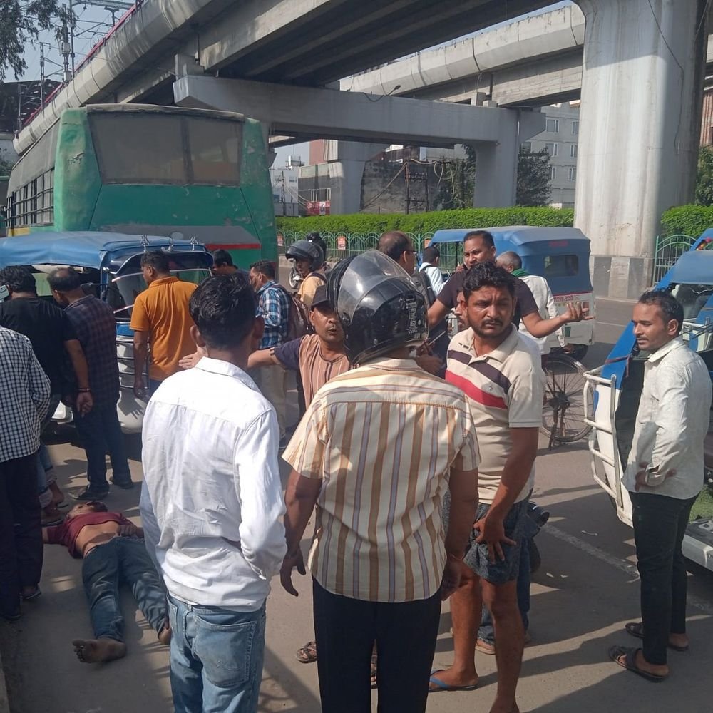 रॉन्ग साइड से आ रहे ऑटो चालक की मौत:लखनऊ में बाइक से हुई टक्कर, पोस्टमॉर्टम के लिए भेजा शव