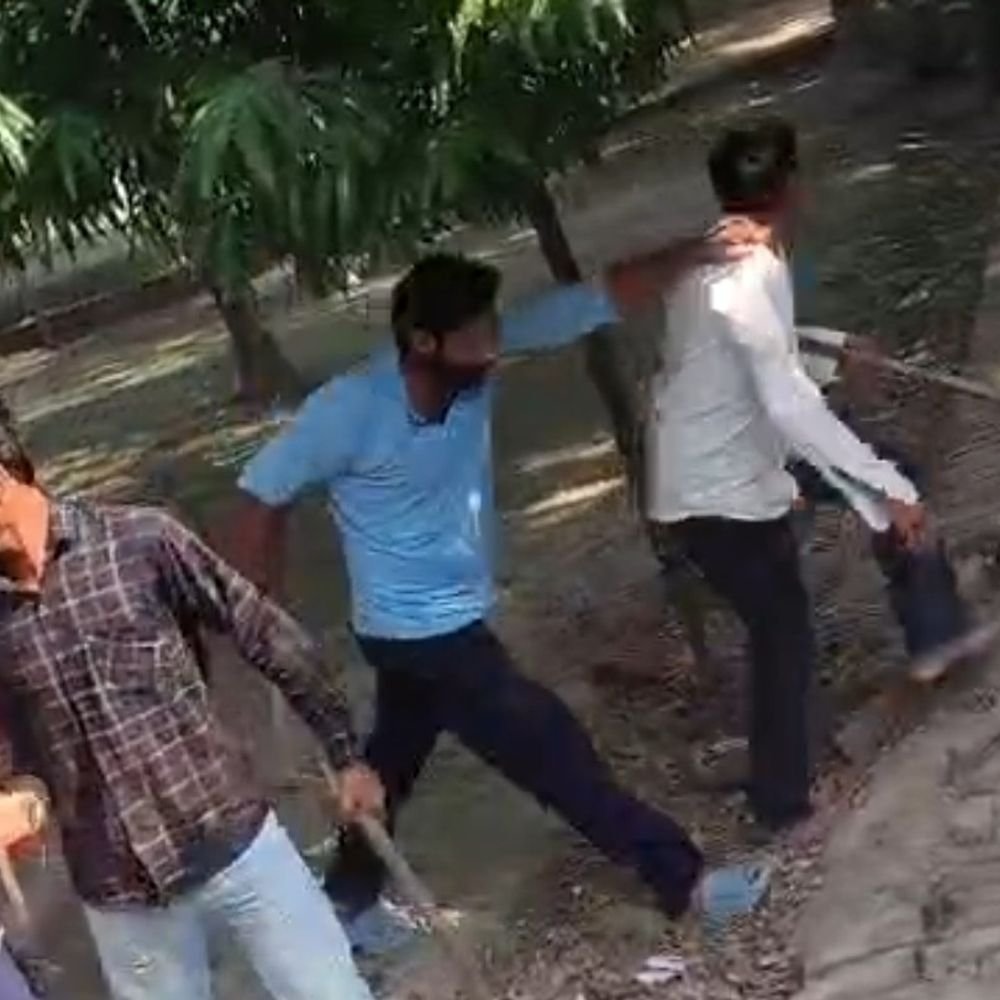 स्कूल में छात्रों से मारपीट मामले में पूरी चौकी लाइनहाजिर:बागपत के शास्त्री स्मारक इंटर कॉलेज में बाहरी लोगों ने घुसकर मारपीट की थी, 21 नामजद समेत 71 पर FIR; 10 गिरफ्तार