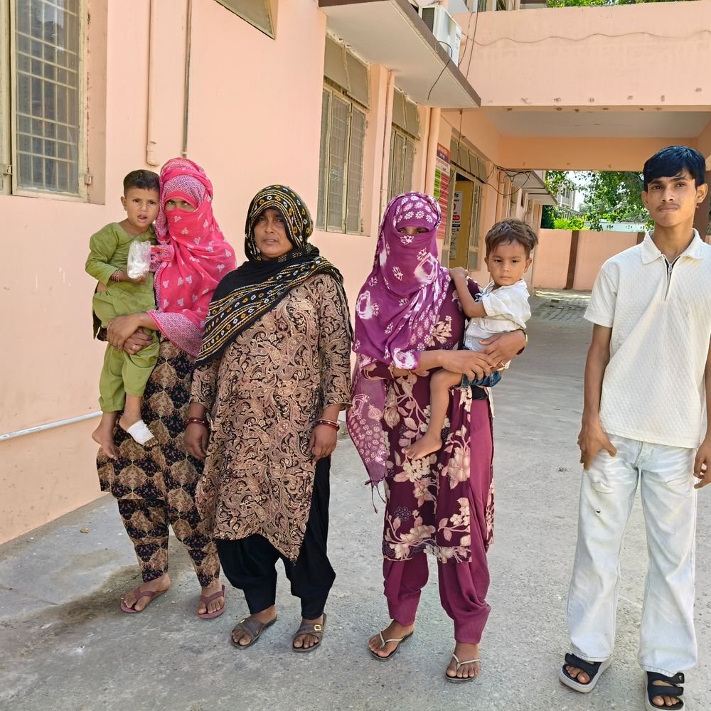 गोवर्धन में पुलिस पर घर में घुसकर तोड़फोड़ का आरोप:एसएसपी से शिकायत, वीडियो-ऑडियो रिकॉर्डिंग का दावा