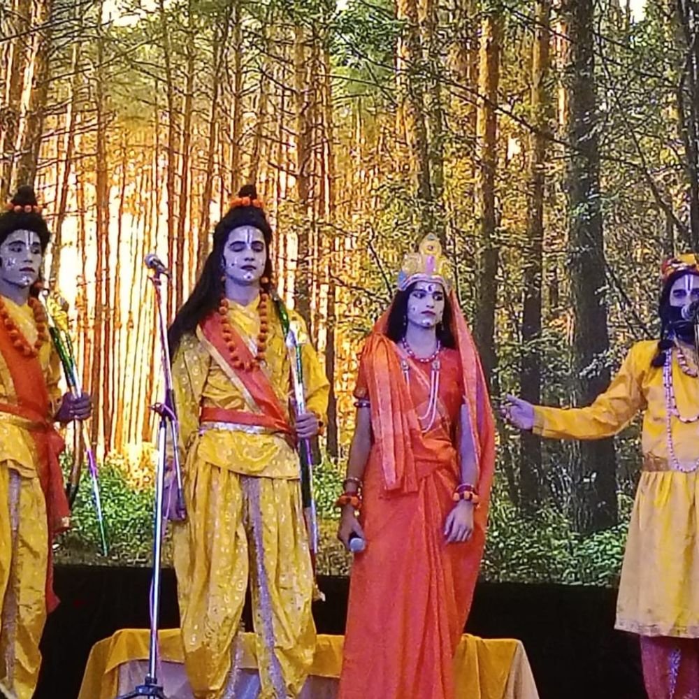 लखनऊ में रामलीला का मंचन:सूर्पनखा के नाक काटने, सीता हरण का दृश्य देख दर्शक हुए भावुक