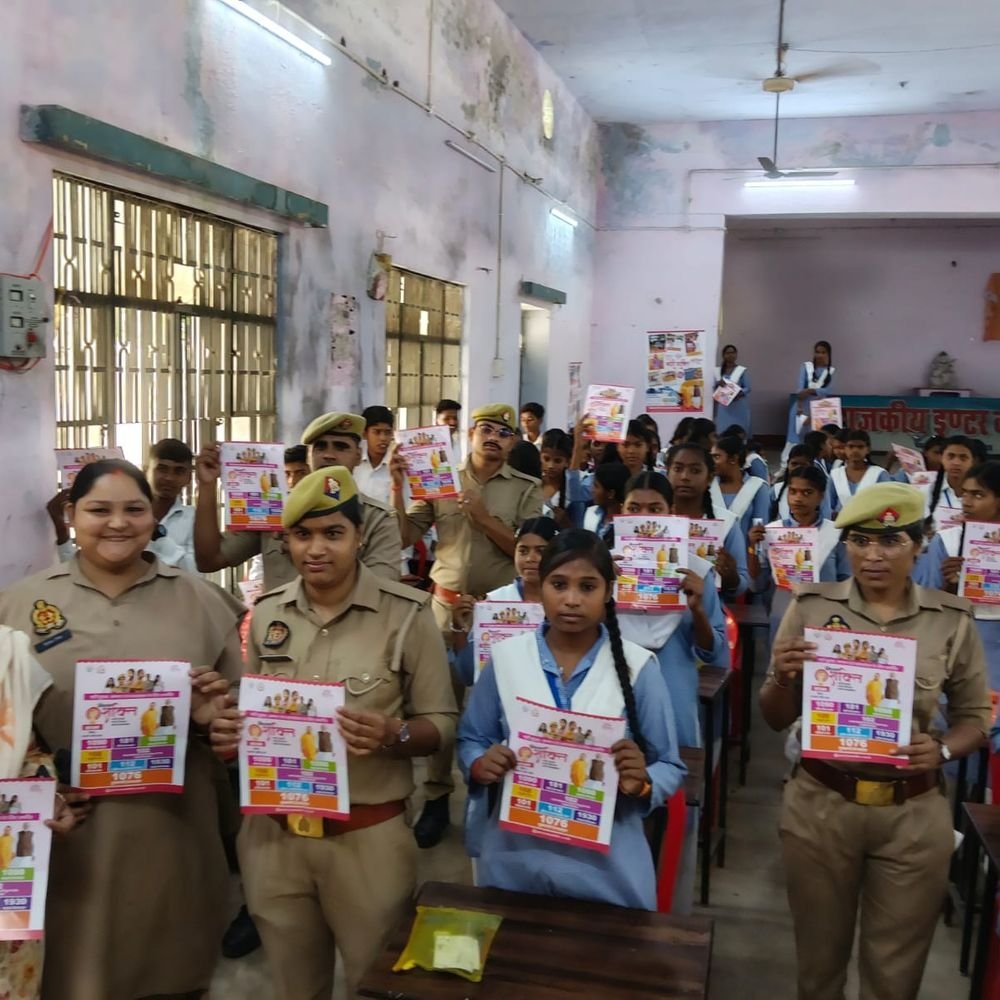 उन्नाव में मिशन शक्ति के तहत छात्र-छात्राओं को किया जागरूक:स्कूल-कॉलेजों में साइबर सुरक्षा, महिला अधिकारों और करियर चयन पर दी जानकारी