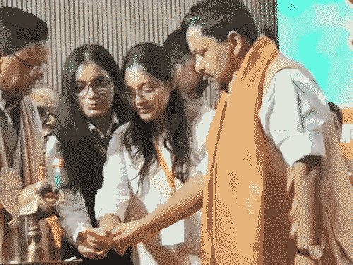 काशी में नितिन नवीन का छात्रों से सवाल-जवाब:बोले- युवाओं को Gen Z, अल्फा में मत बांटिए, देश हमेशा युवाओं का रहा है