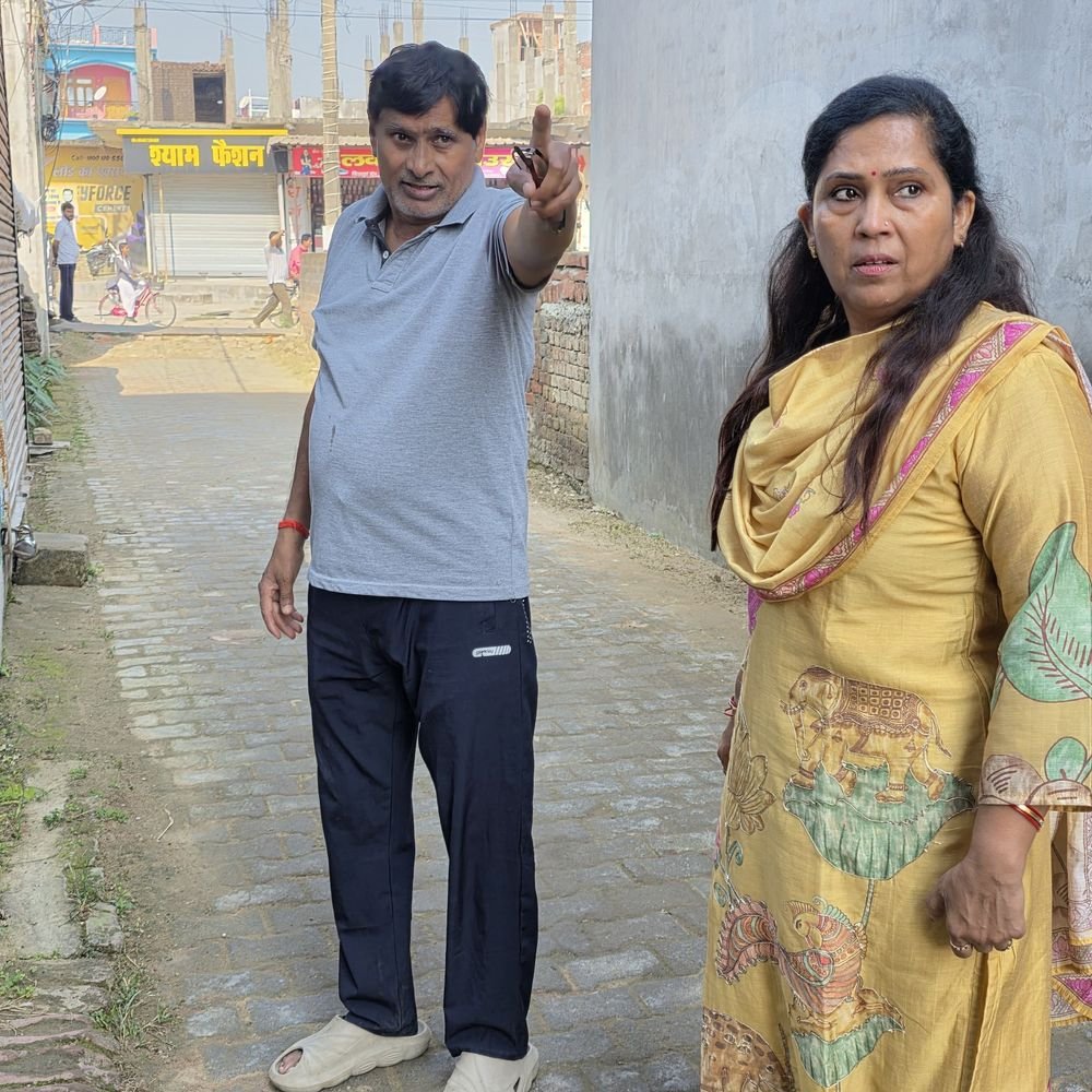 नगर पालिका अध्यक्ष ने सफाई और सड़क निर्माण का जायजा:महराजगंज के आजाद नगर, बिस्मिल नगर और गांधी नगर वार्डों का किया निरीक्षण