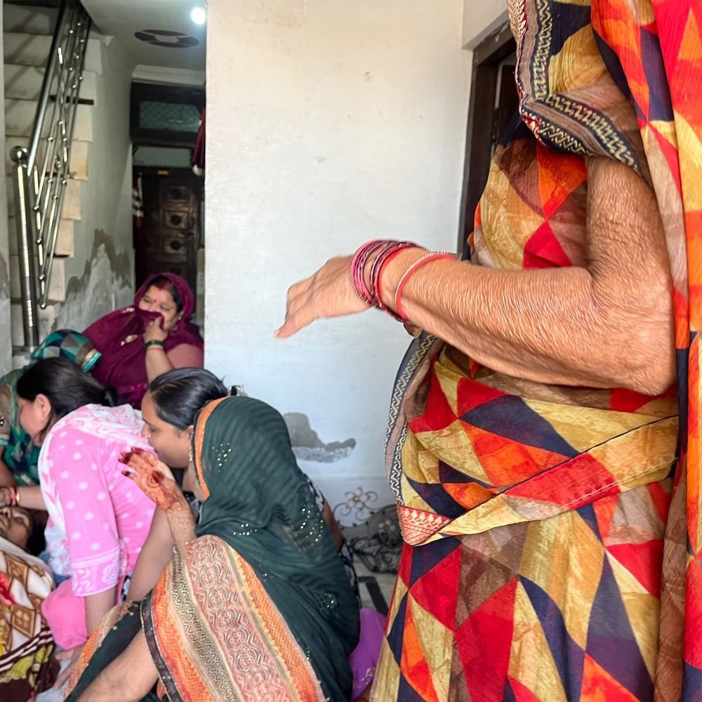 अजीतमल में मानसिक बीमारी से परेशान व्यक्ति ने जान दी:पंखे पर फंदे से लटका मिला शव, परिजनों ने पोस्टमार्टम से किया इनकार
