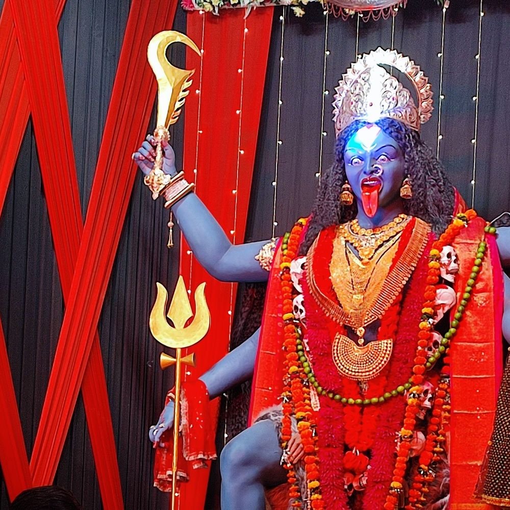 कटरा बाजार में सजा माँ काली का दरबार:भजन संध्या में गूंजे भक्ति के स्वर, भक्तो ने सुख-समृद्धि और खुशहाली की कामना