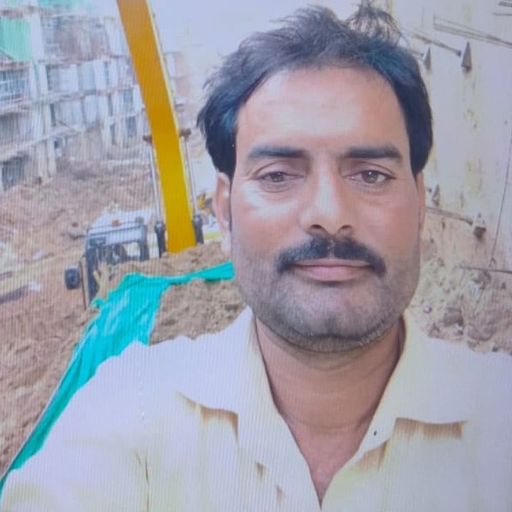 मैनपुरी में अज्ञात वाहन ने बाइक सवार युवक को रौंदा:शादी को हुए थे 3 साल, एक साल की बेटी के सिर से उठा पिता का साया